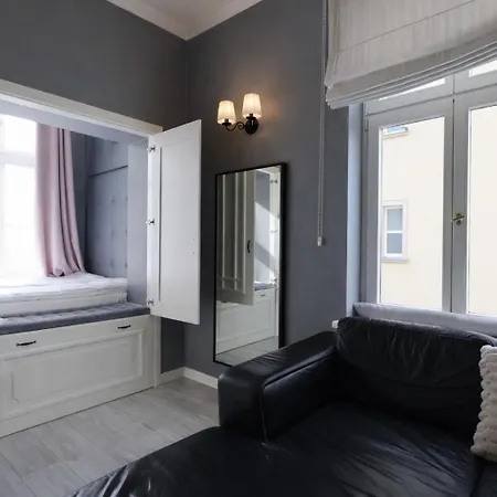 House Managers - Aura Apartment *