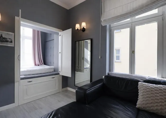 House Managers - Aura Apartment *