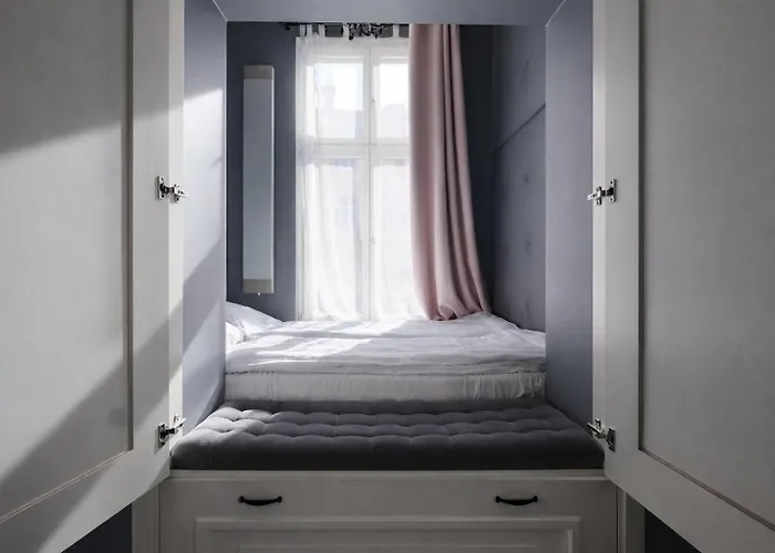 Apartment House Managers - Aura *