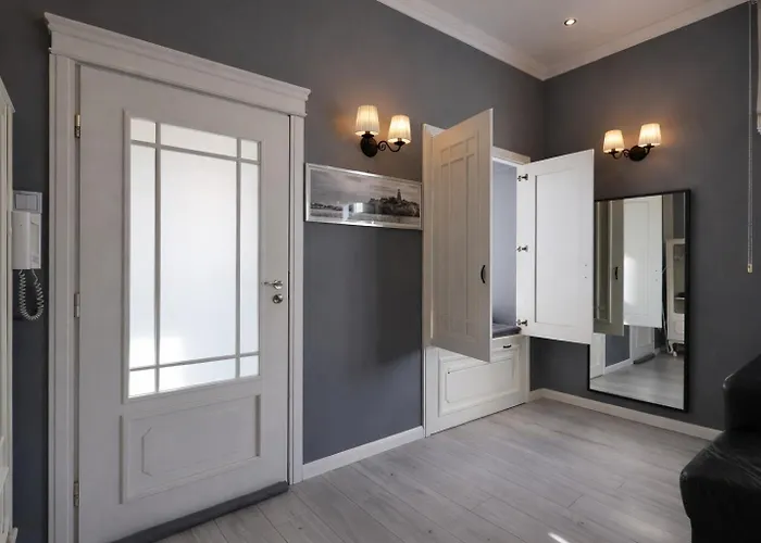 House Managers - Aura Apartment