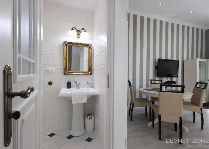 Apartment House Managers - Aura *